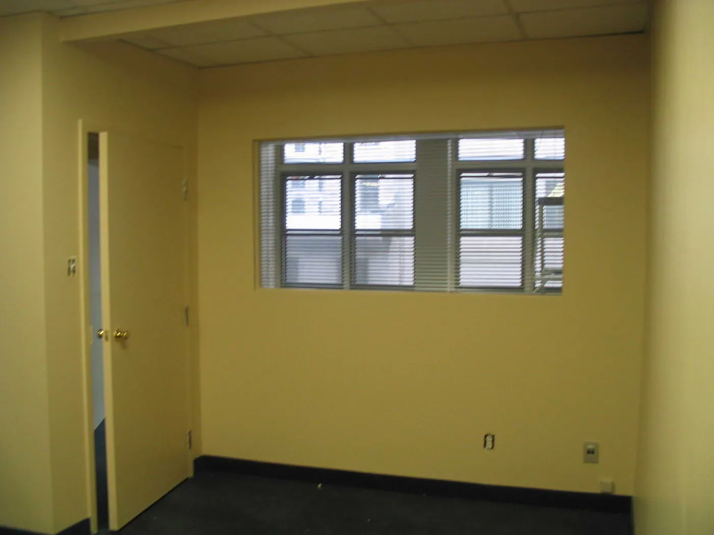 2003-09-19-Re-novations-Avant-Locaux-Studio-Vieux-Montre-al---02