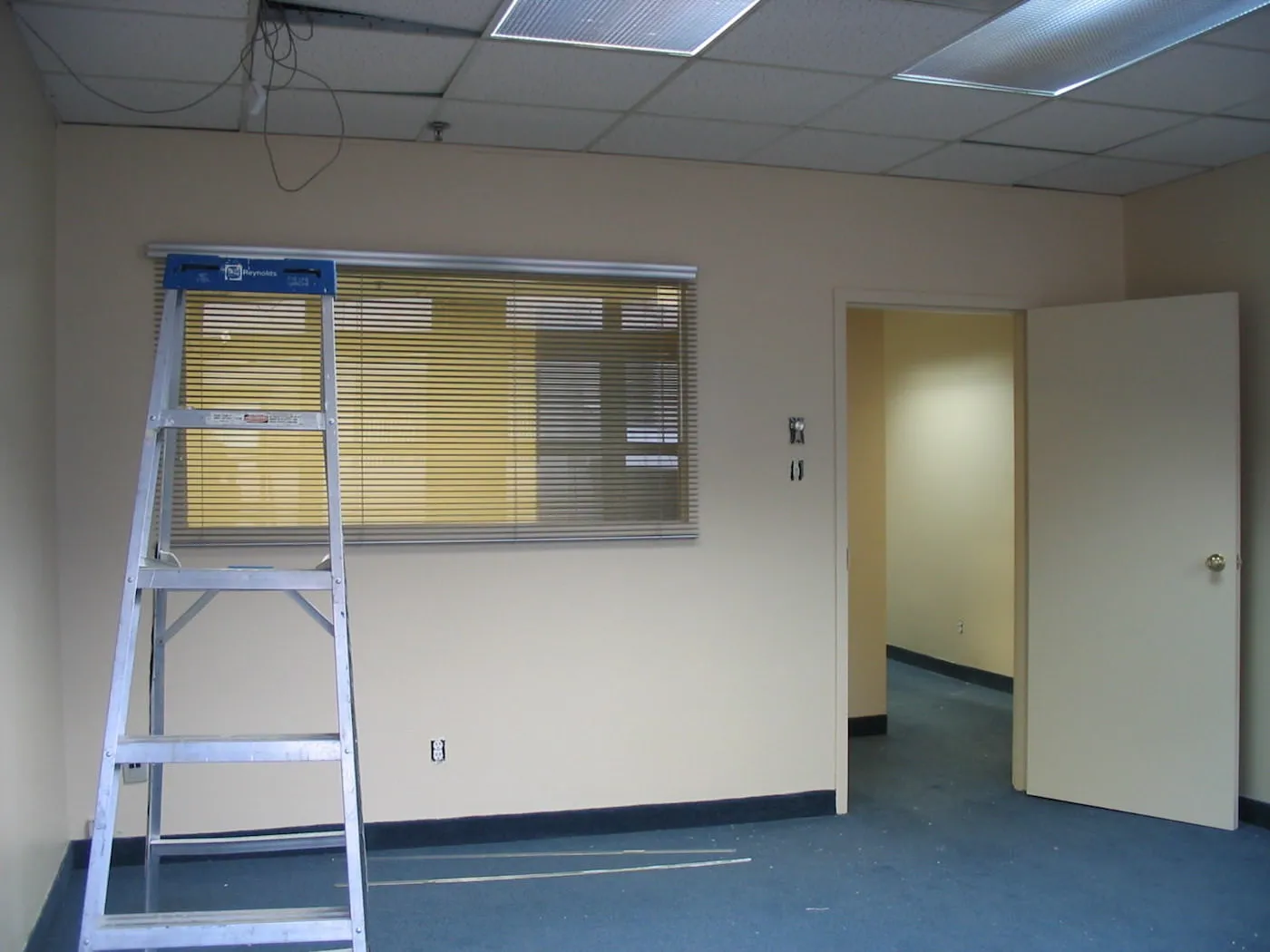 2003-09-19-Re-novations-Avant-Locaux-Studio-Vieux-Montre-al---10